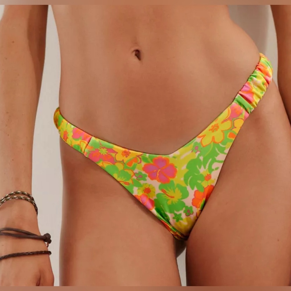 NWT Kulani Kinis Retro Y Floral Bikini Bottom